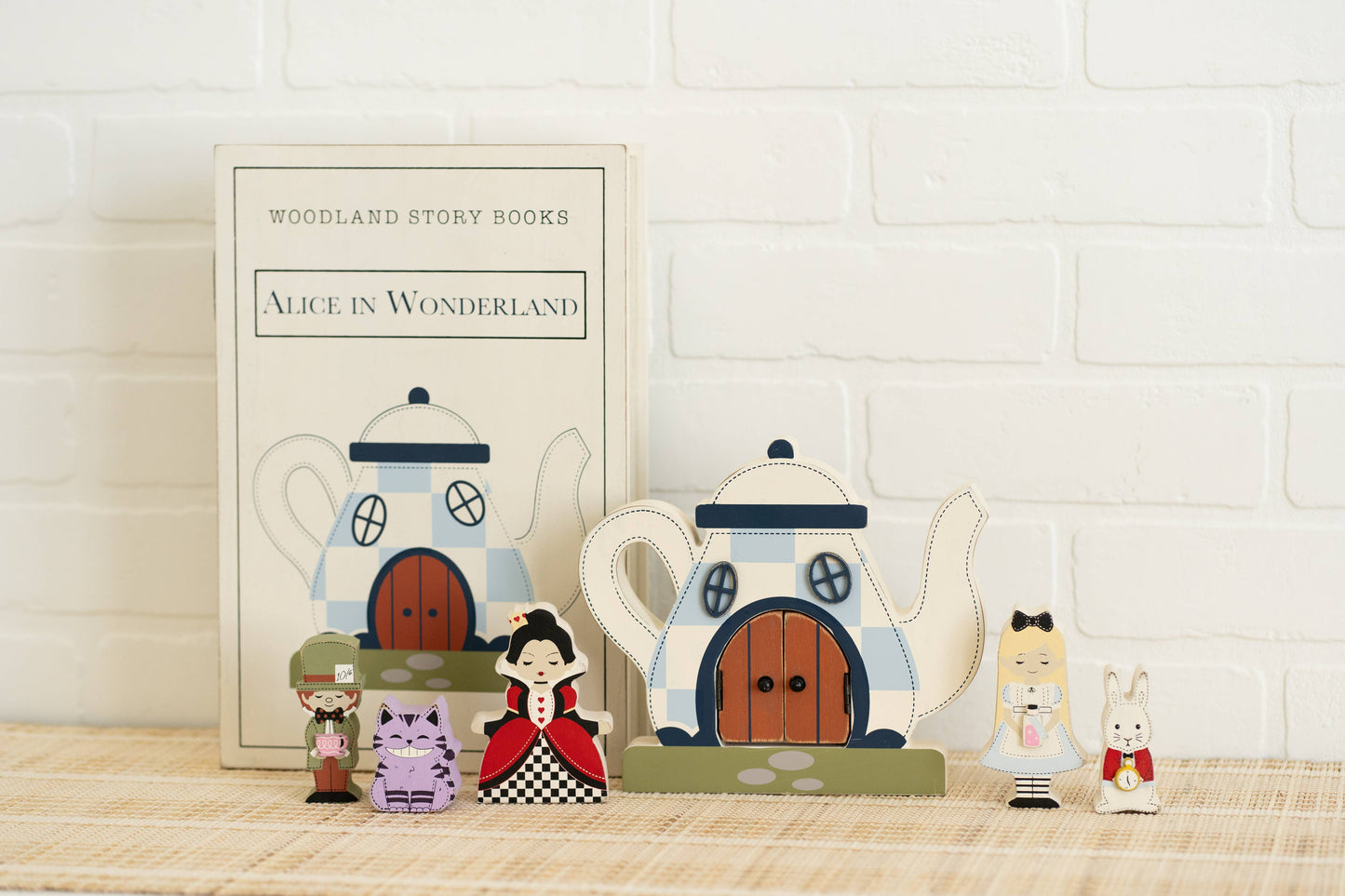 12087 - 8x12 woodland storybook gift set/7 (ALICE WONDERLAND