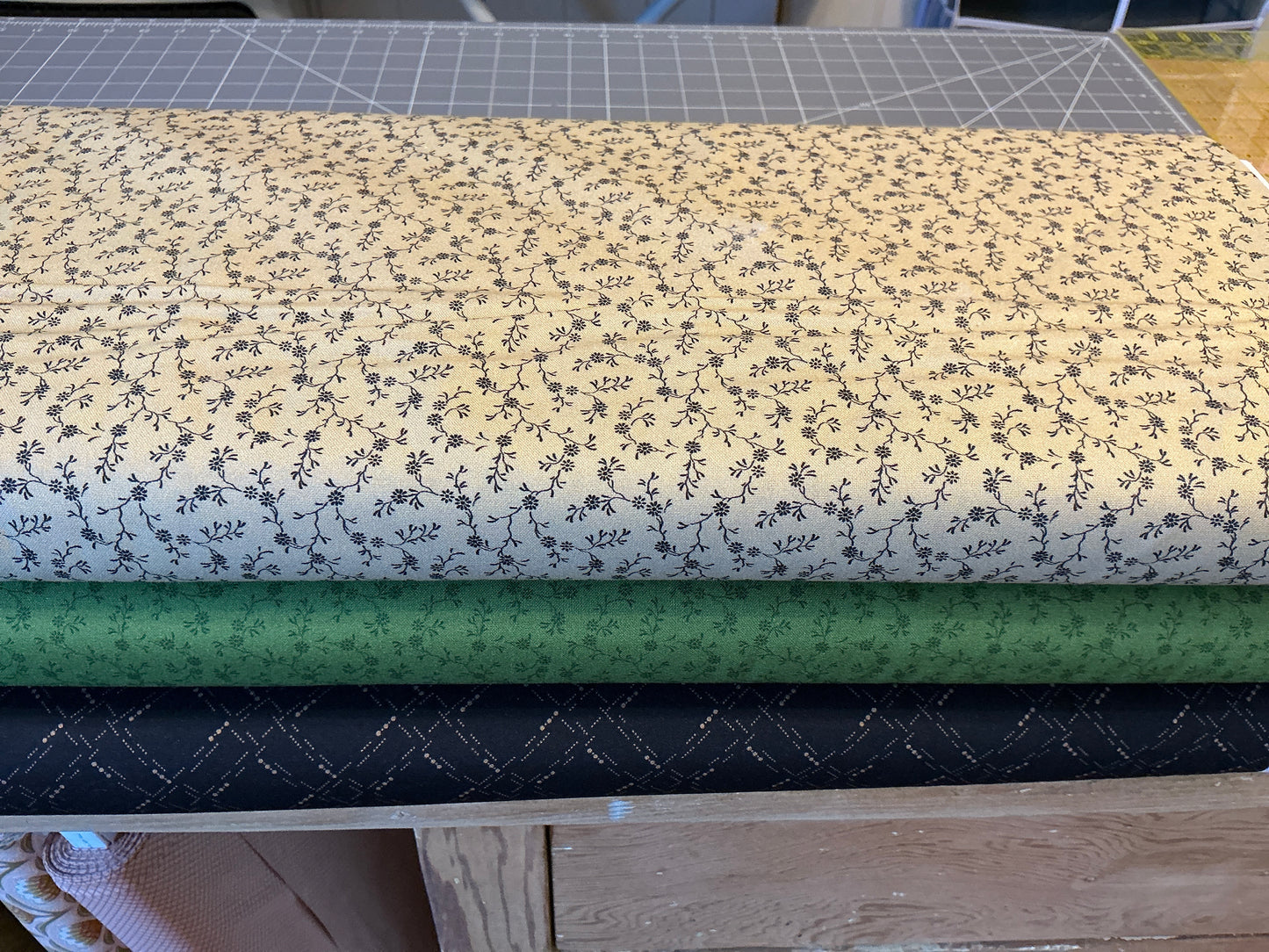 Tossed sprigs tan 105D