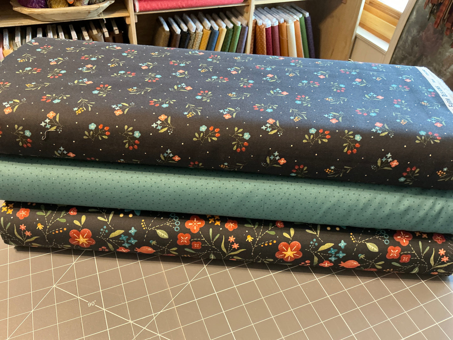 Woolly whims 226D black