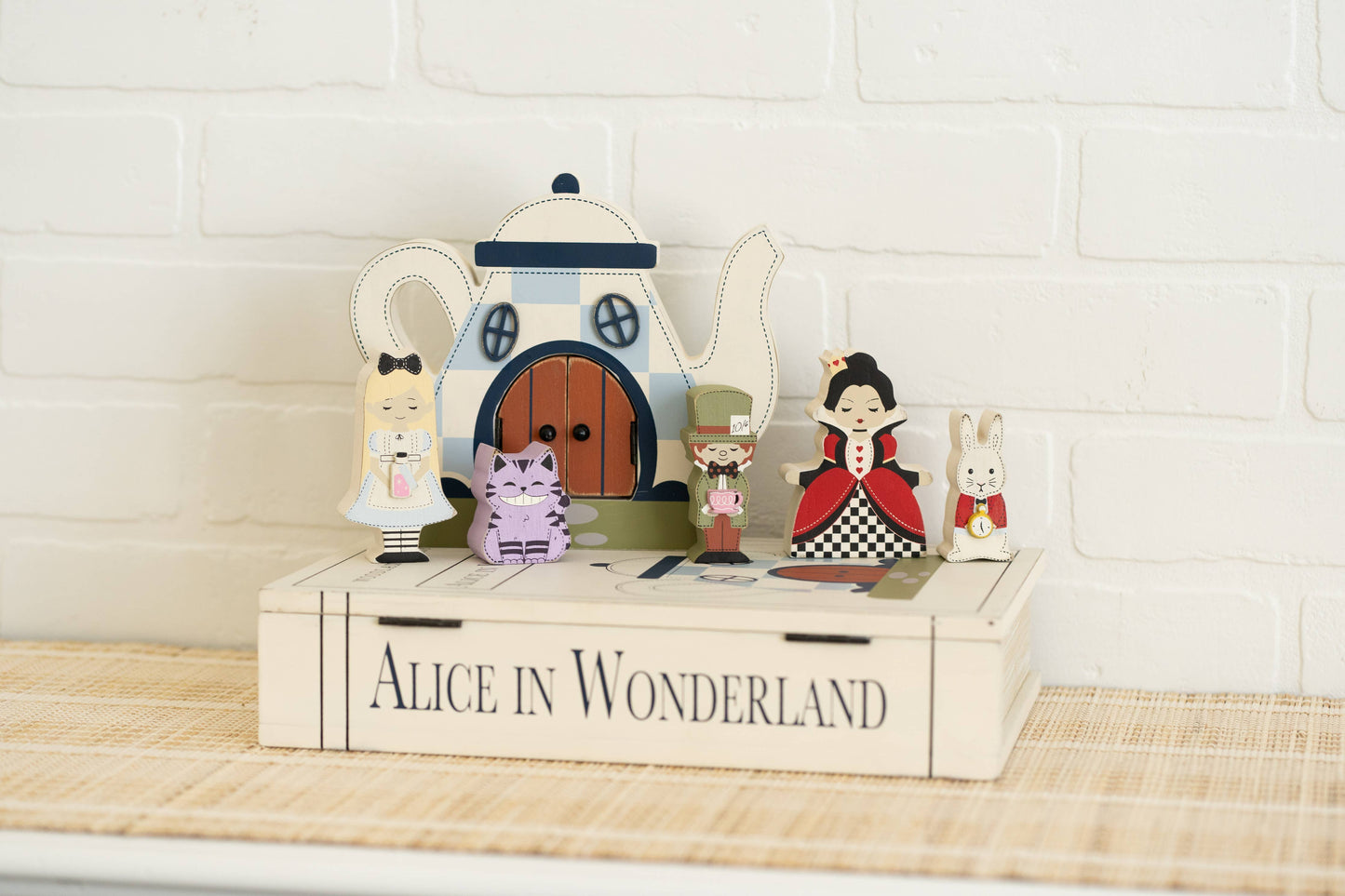 12087 - 8x12 woodland storybook gift set/7 (ALICE WONDERLAND