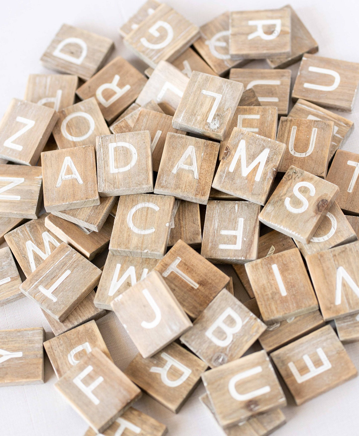 15740 - 70 pcs bag 1.5x1.75 (NATURAL LETTERS) LETTERBOARD