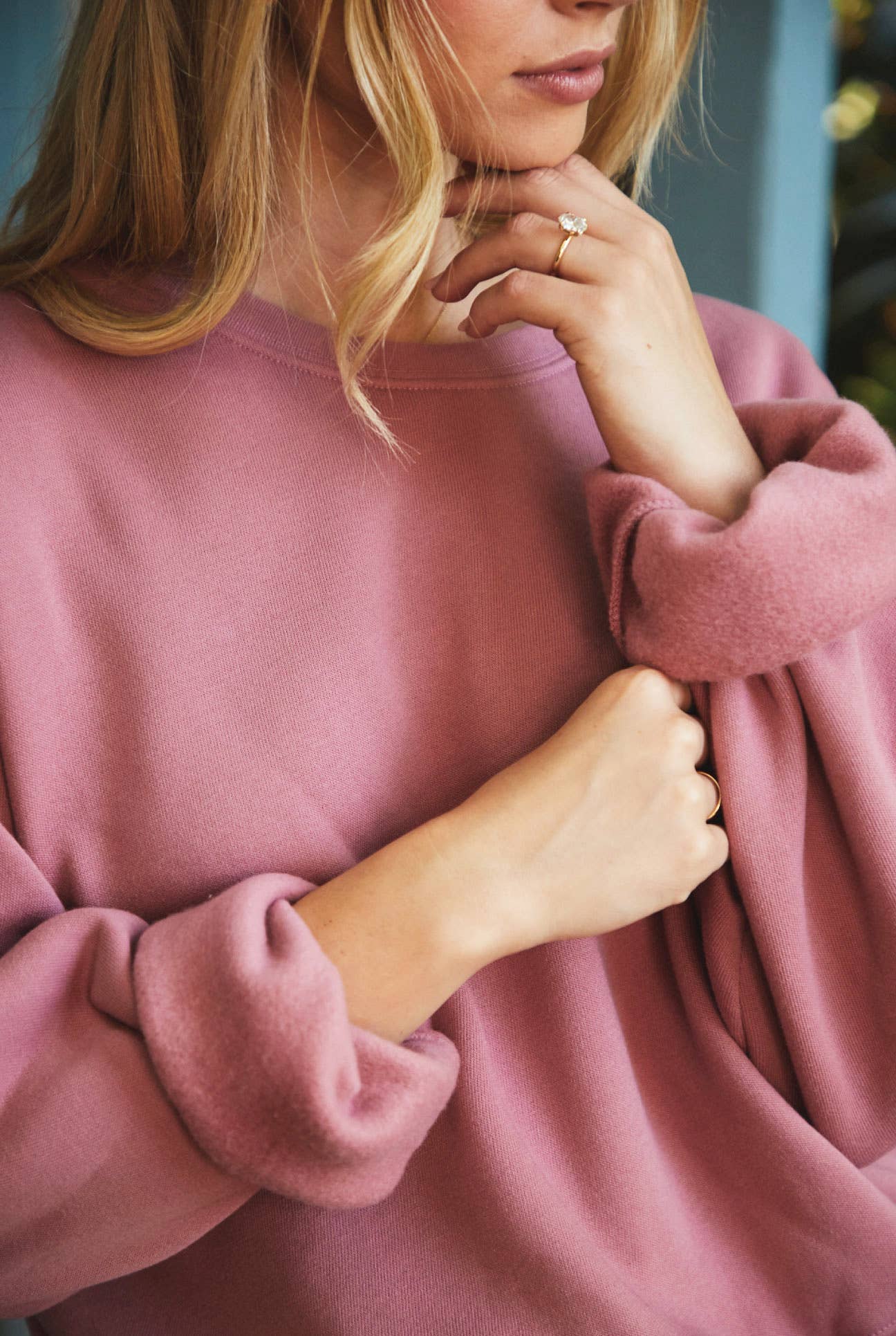 BE STRONG AND COURAGEOUS  Mid Graphic Sweatshirt