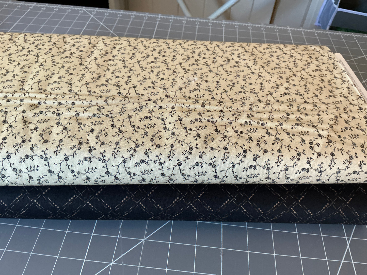 Tossed sprigs tan 105D