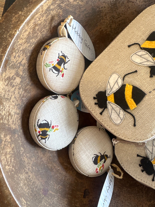 Retractable tape measure